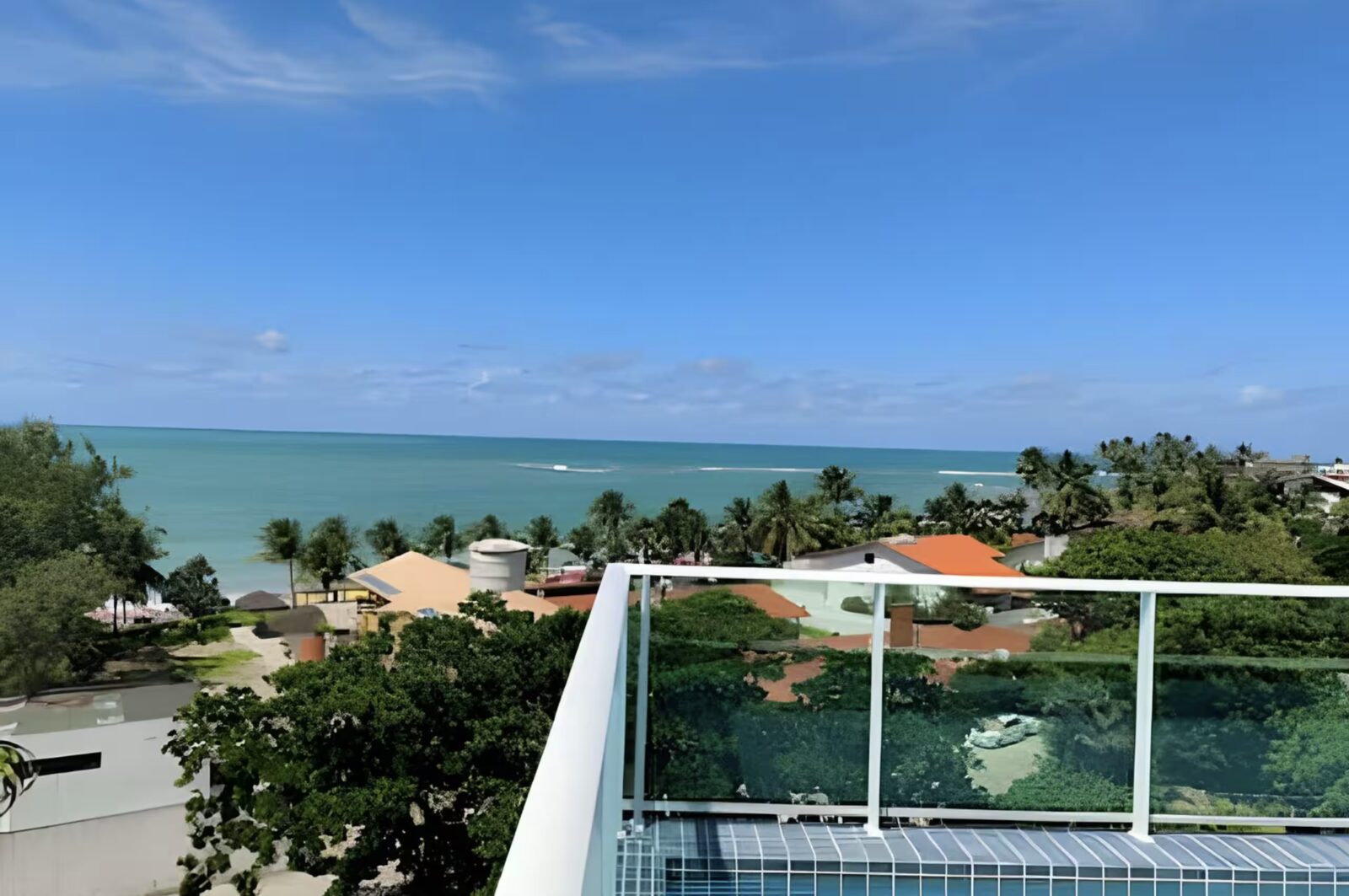 Vista al mar desde el balcón de PuraVida Praia