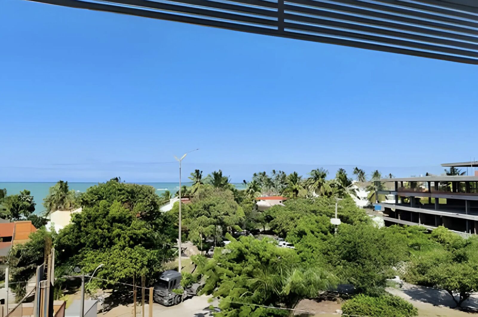 Vista al mar y la costa de Porto de Galinhas desde la azotea